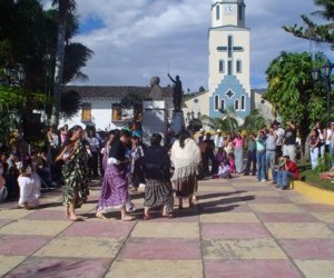 Danzas Típicas Source: Uff.travel